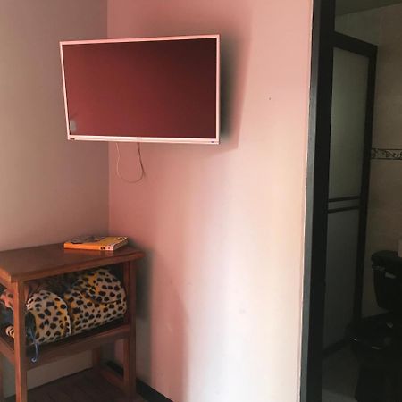 Hotel Calipso Маринилья Экстерьер фото