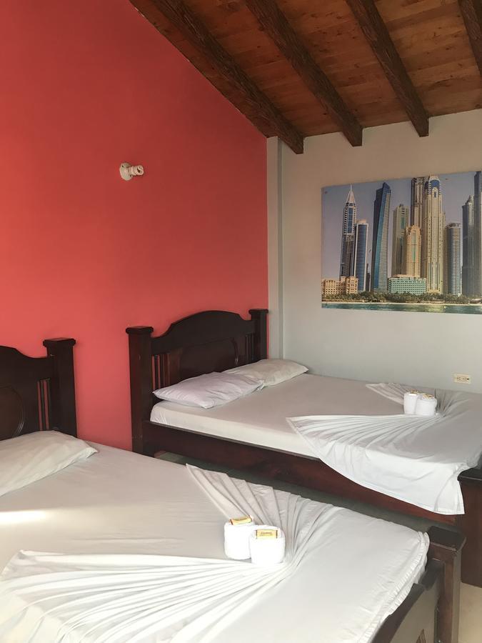 Hotel Calipso Маринилья Экстерьер фото