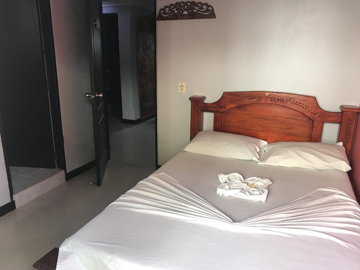 Hotel Calipso Маринилья Экстерьер фото