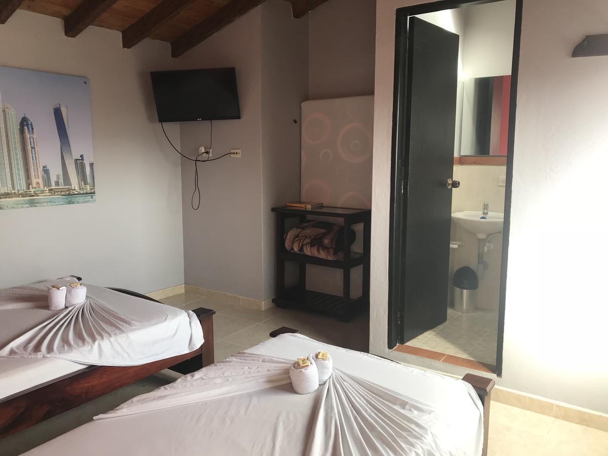 Hotel Calipso Маринилья Экстерьер фото